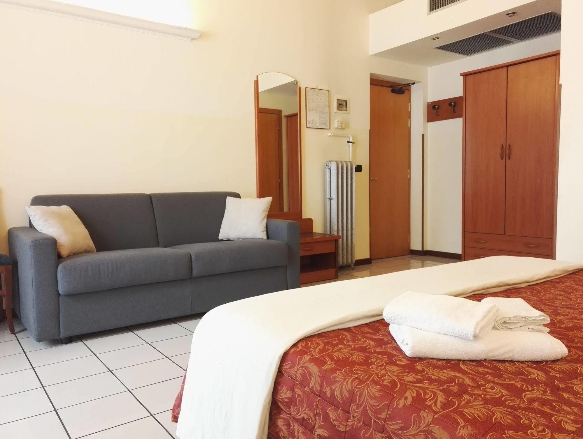 Soana City Rooms Janov Exteriér fotografie