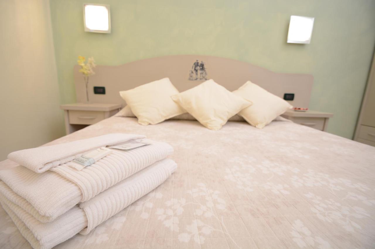 Soana City Rooms Janov Exteriér fotografie